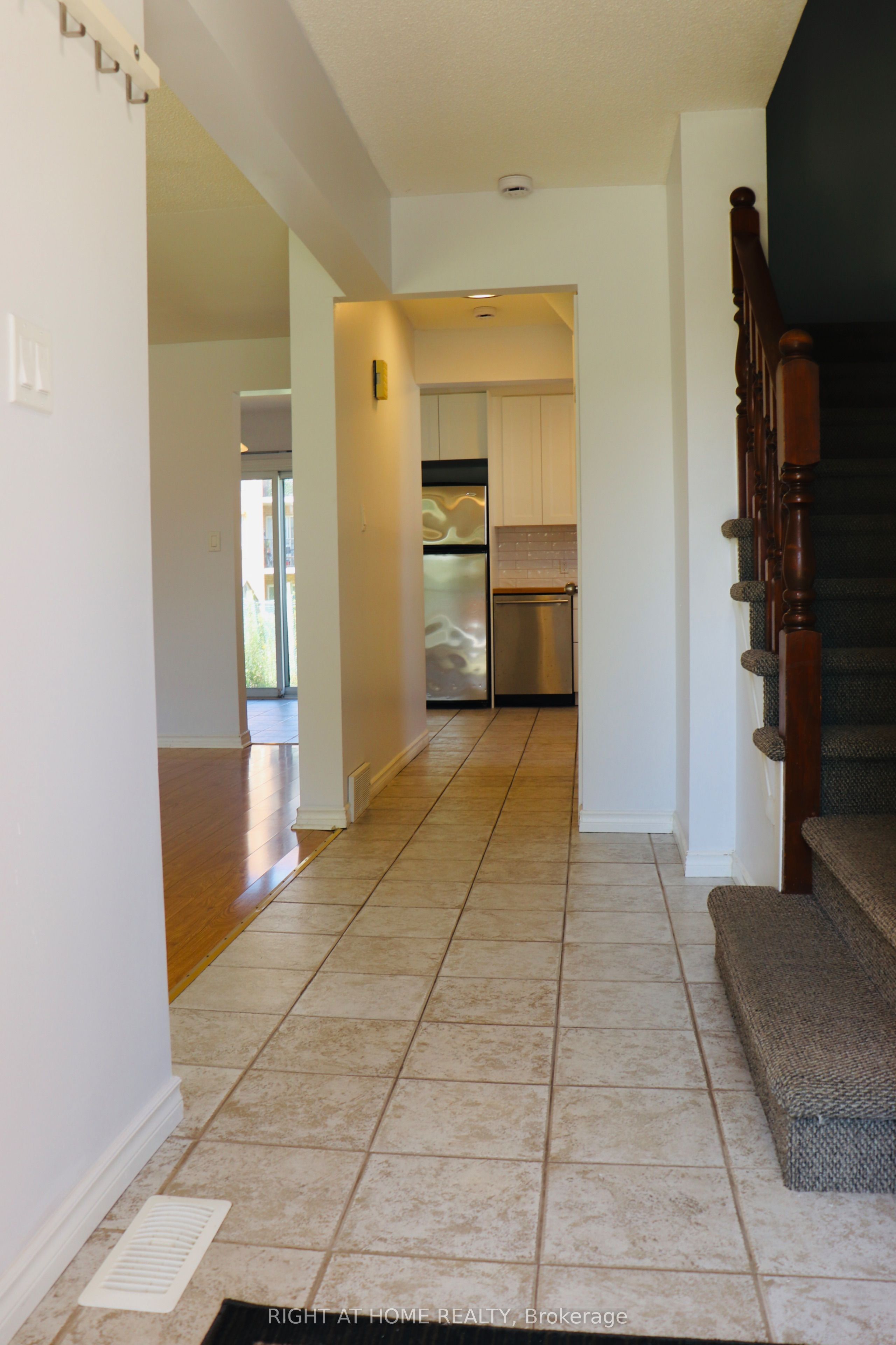 Unit Main Floor - 32 VINTAGE Crescent, St. Catharines 3