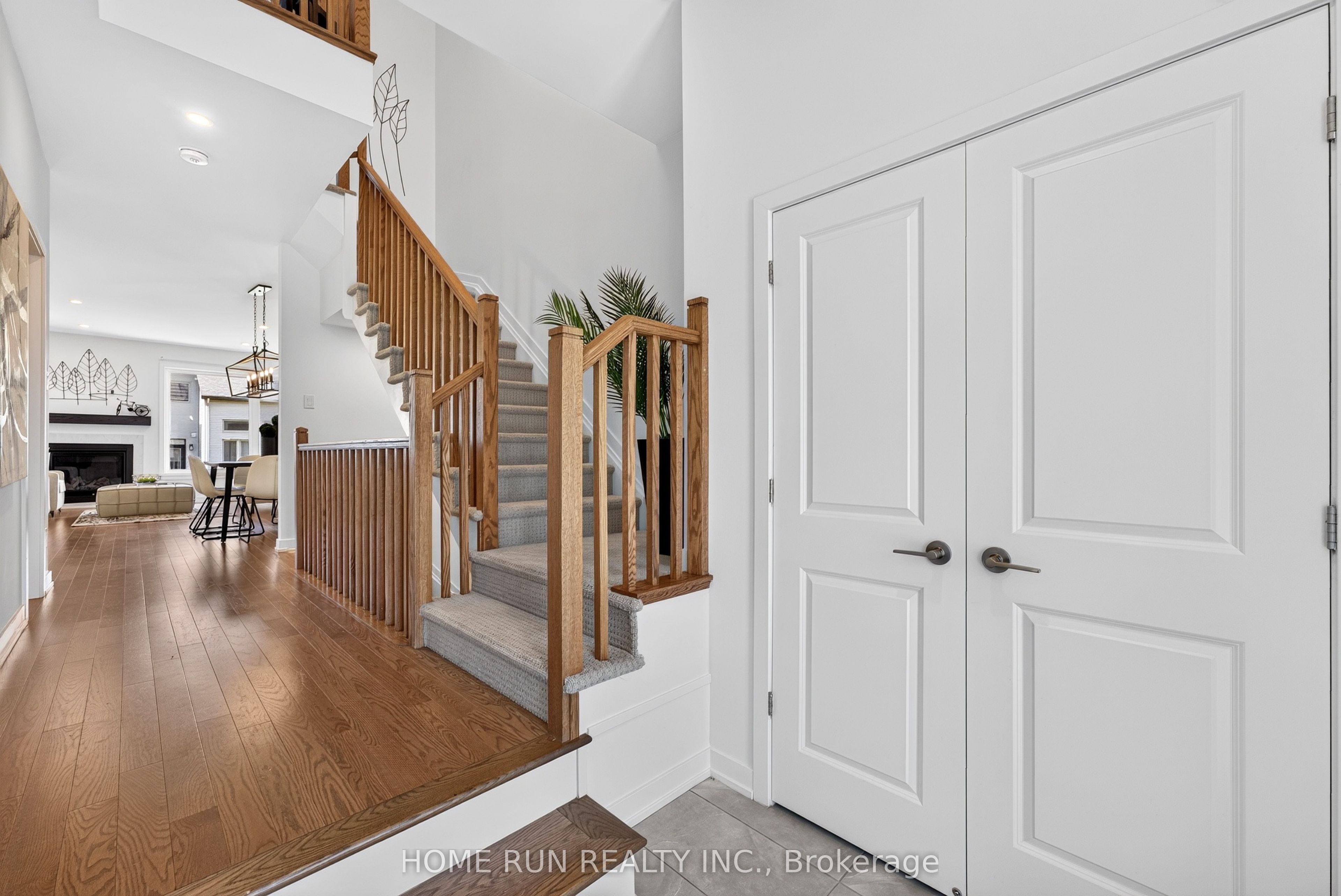 216 TRUMPETER Grove, Orleans-Gloucester 2