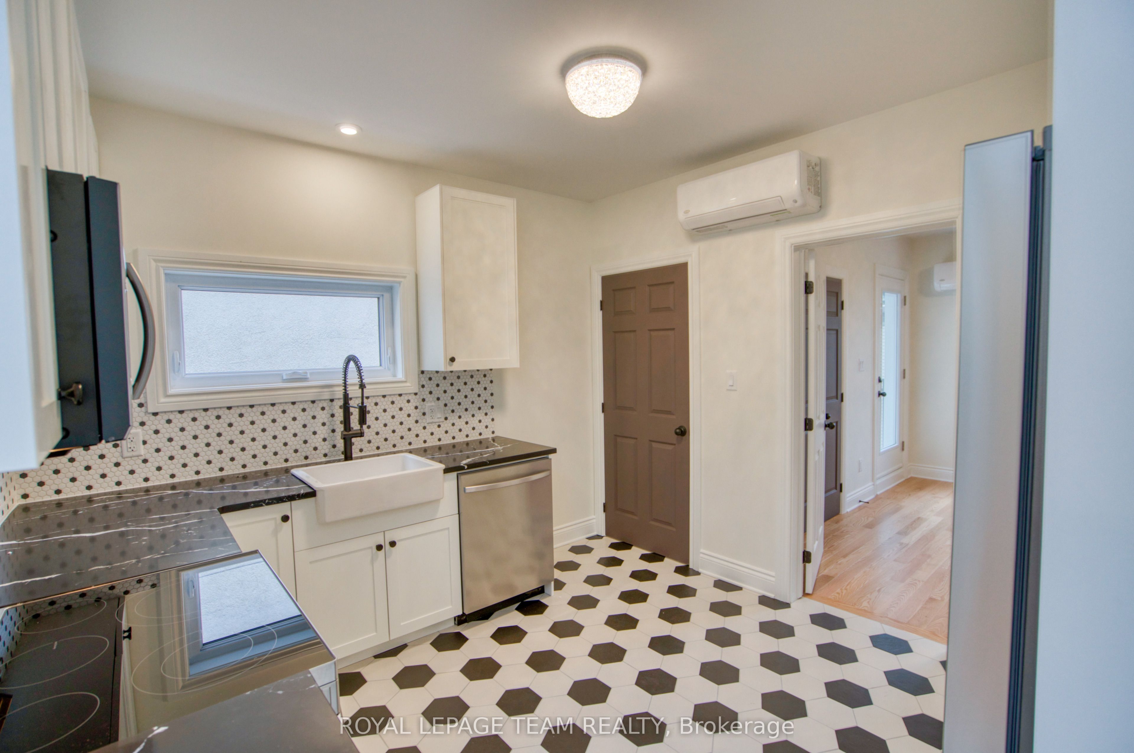 Unit 2 - 238 Bruyere Street, Ottawa 3