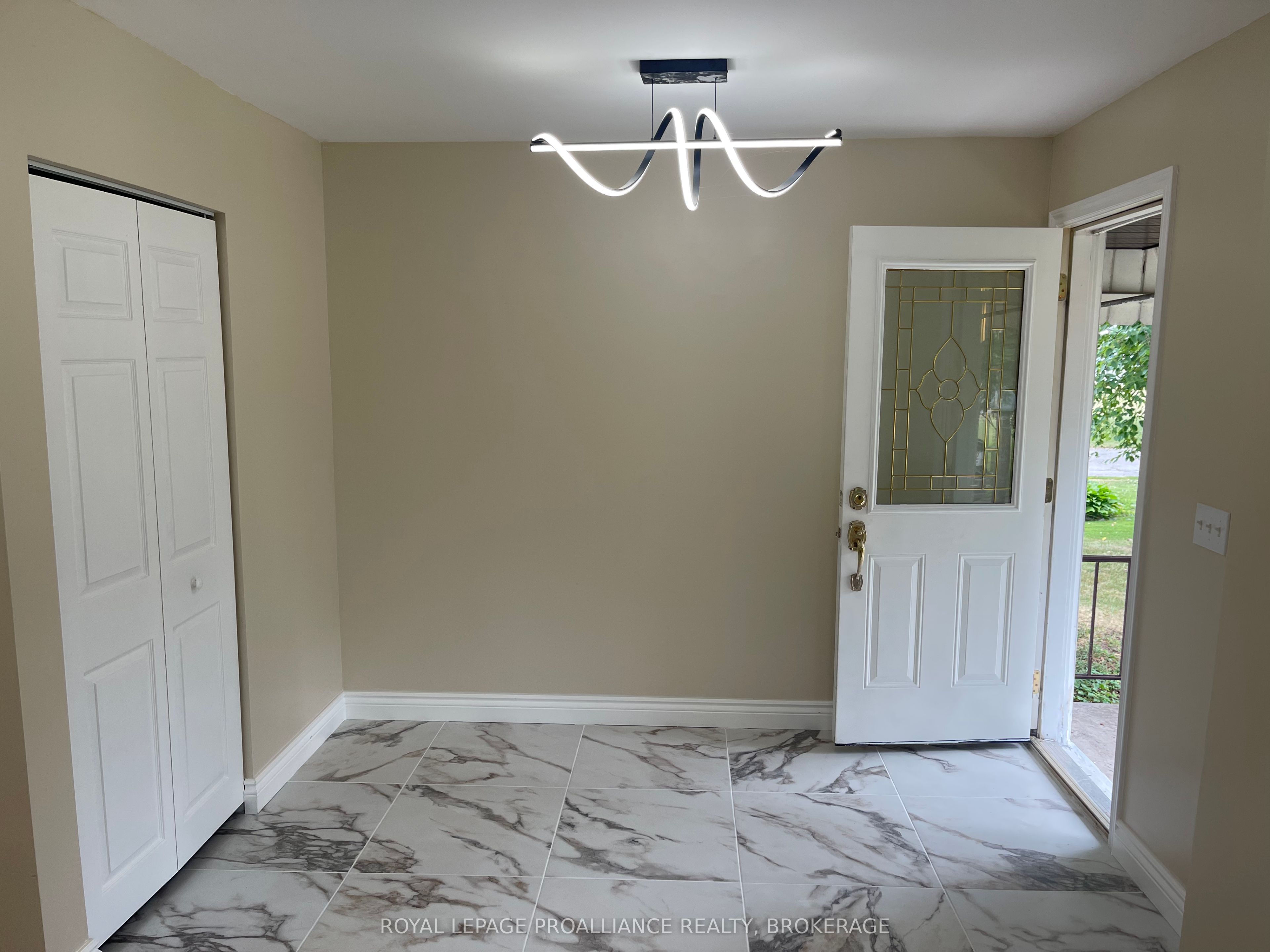 462 Coronation Boulevard, Loyalist 3
