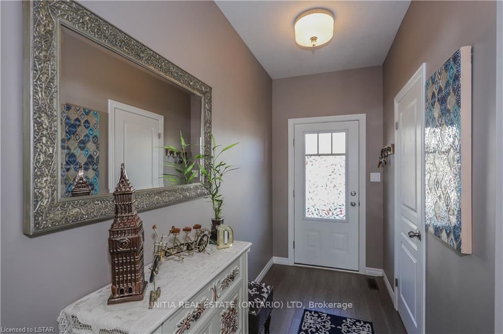 Unit 121 - 1924 Cedarhollow Boulevard, London 5