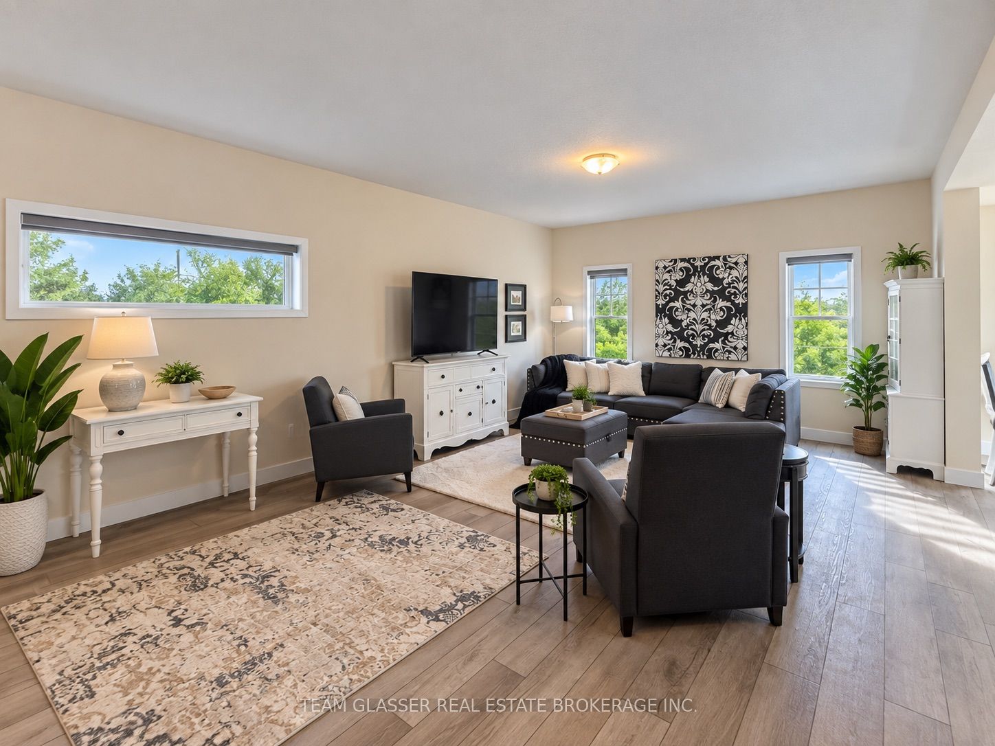Unit Main - 1421 Twilite Boulevard, London 4