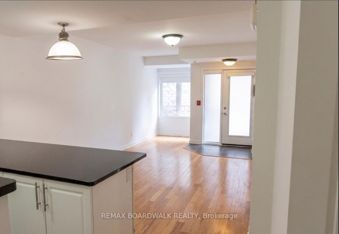 Unit 209 - 458D King Edward Avenue, Ottawa 3