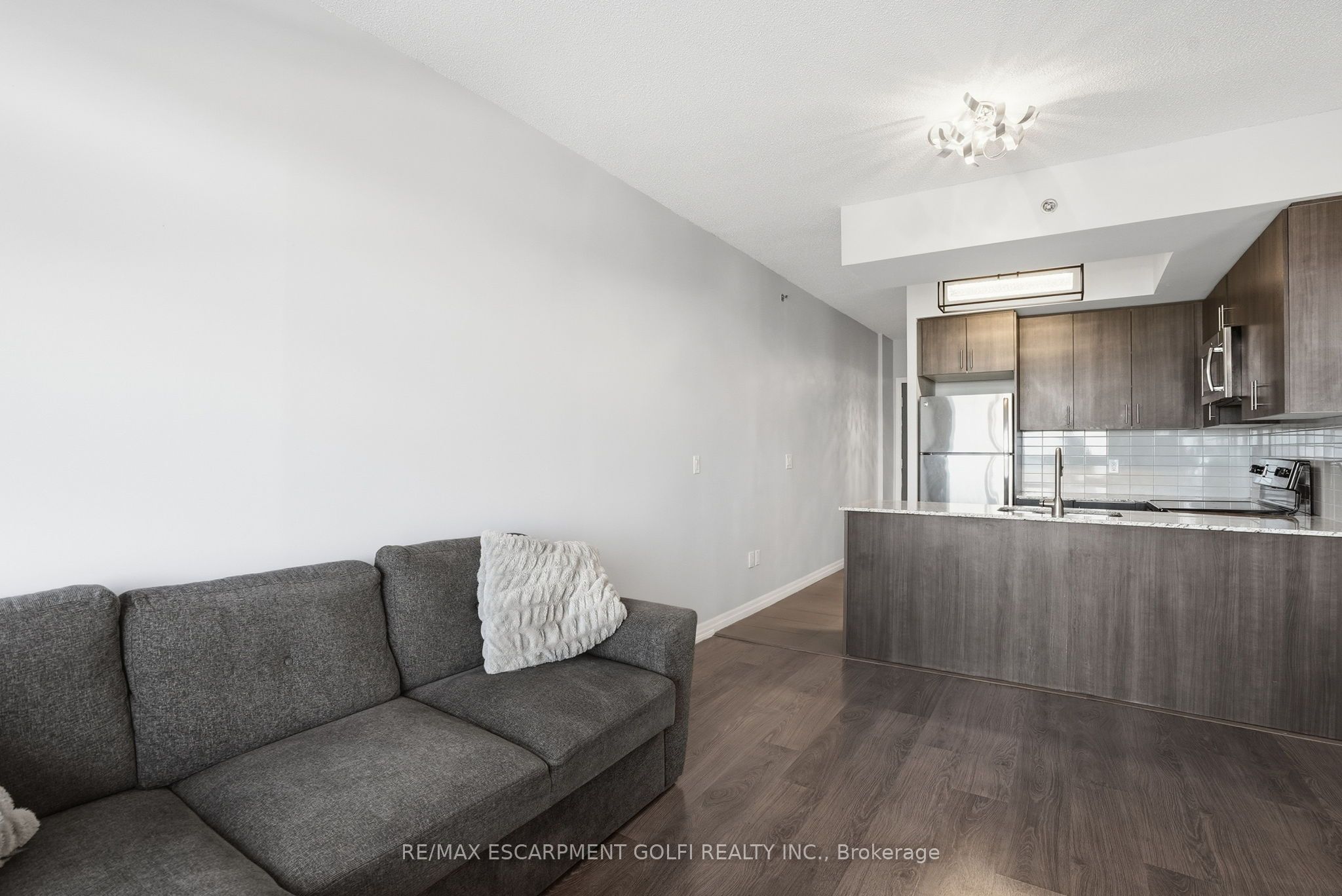 Unit 708 - 560 North Service Road, Grimsby 3