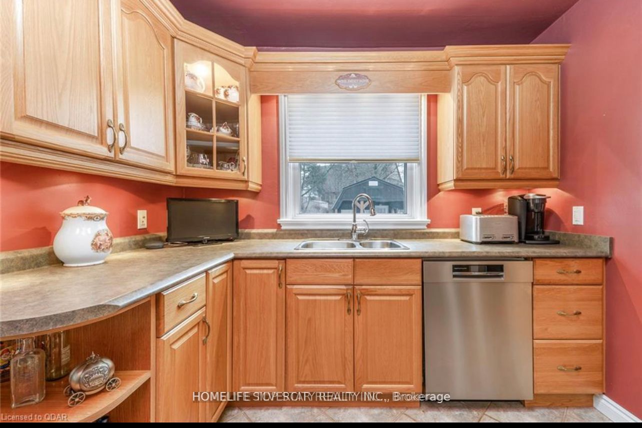 327 Victoria Avenue, Belleville 4
