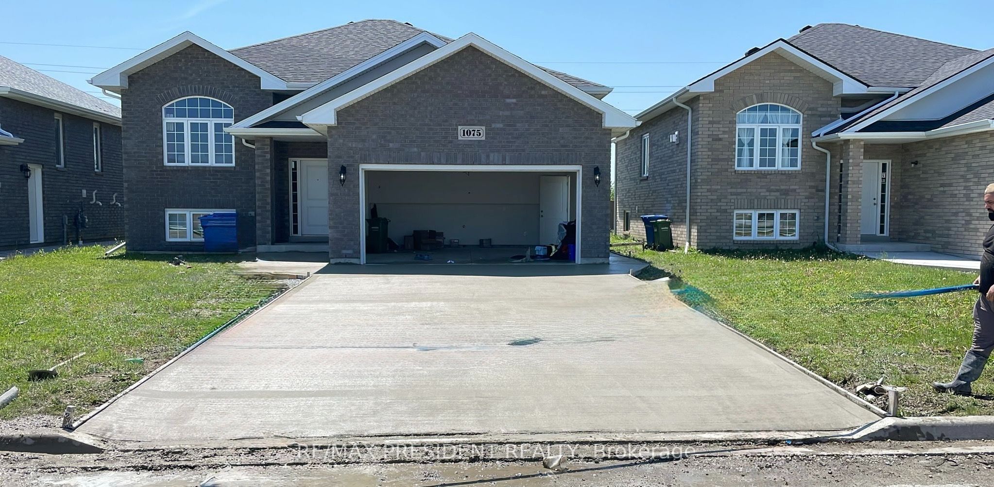1075 Aspen Ridge Crescent, Lakeshore 1