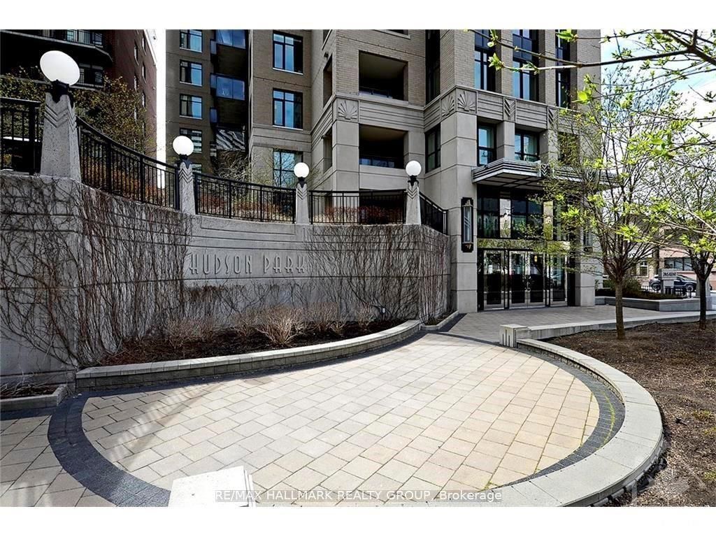 Unit 302 - 245 Kent Street, Ottawa 3