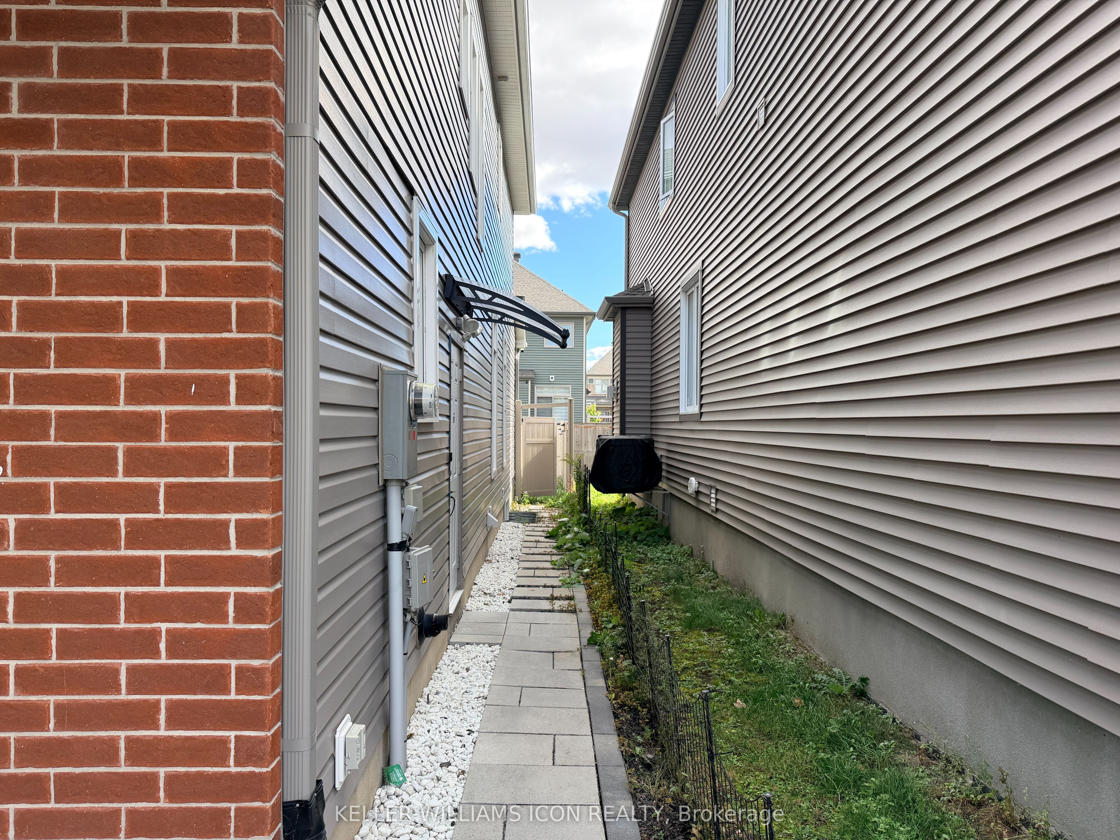 Unit B - 531 Vivera Place, Stittsville-Goulbourn 2