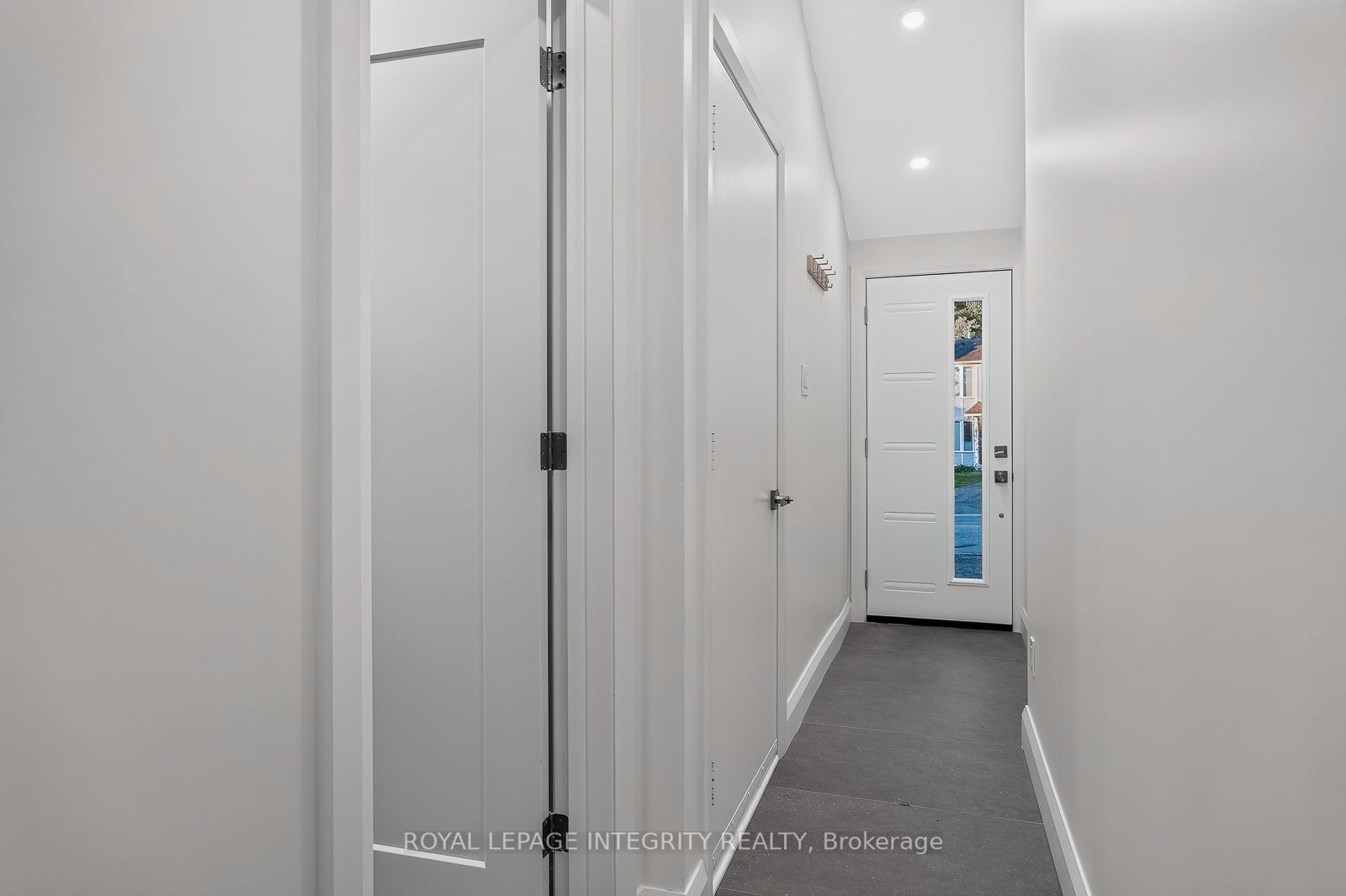Unit B - 775 Kingfisher Crescent, Cumberland 5