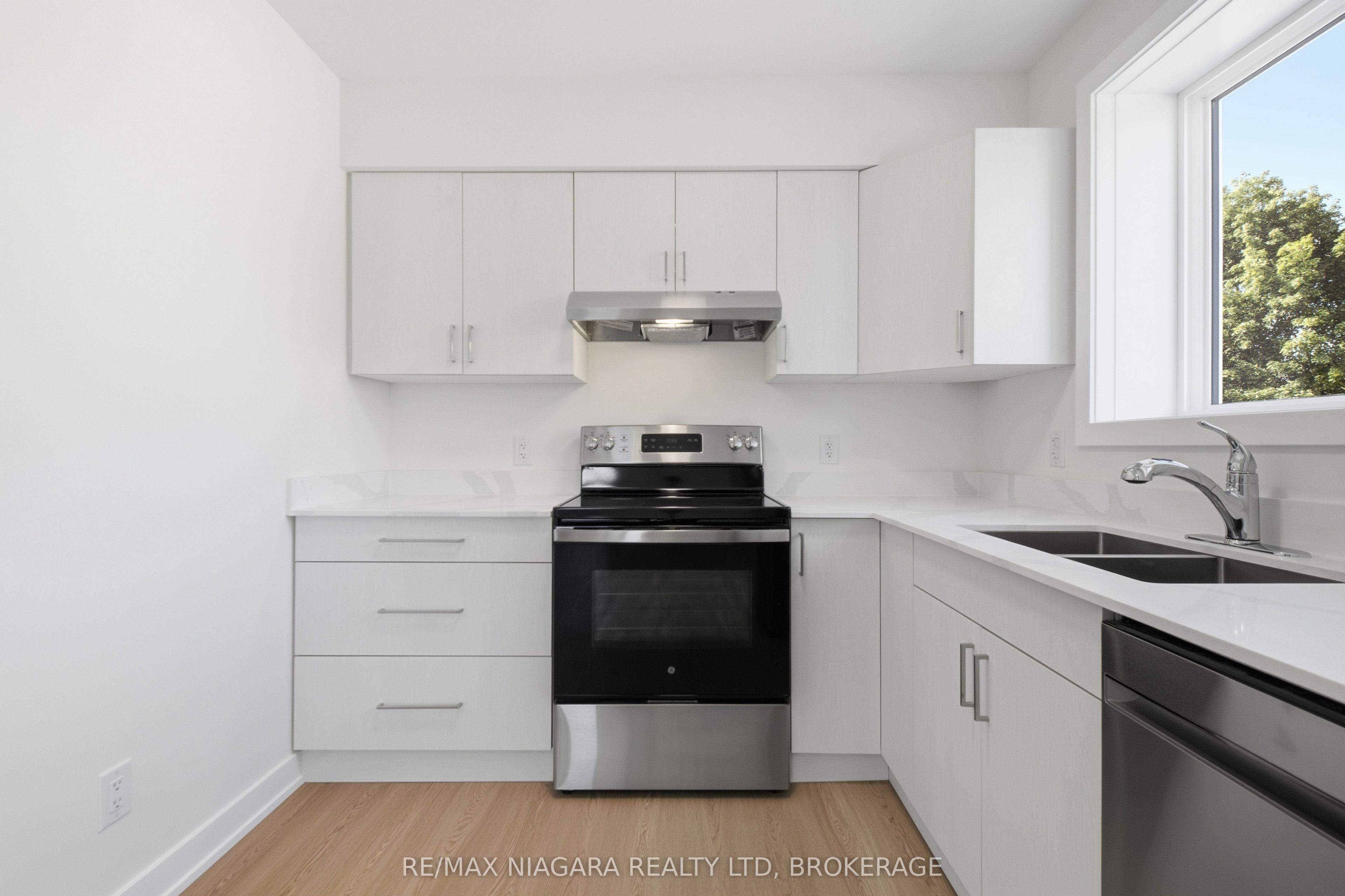 Unit 102 - 140 Church Street, St. Catharines 4
