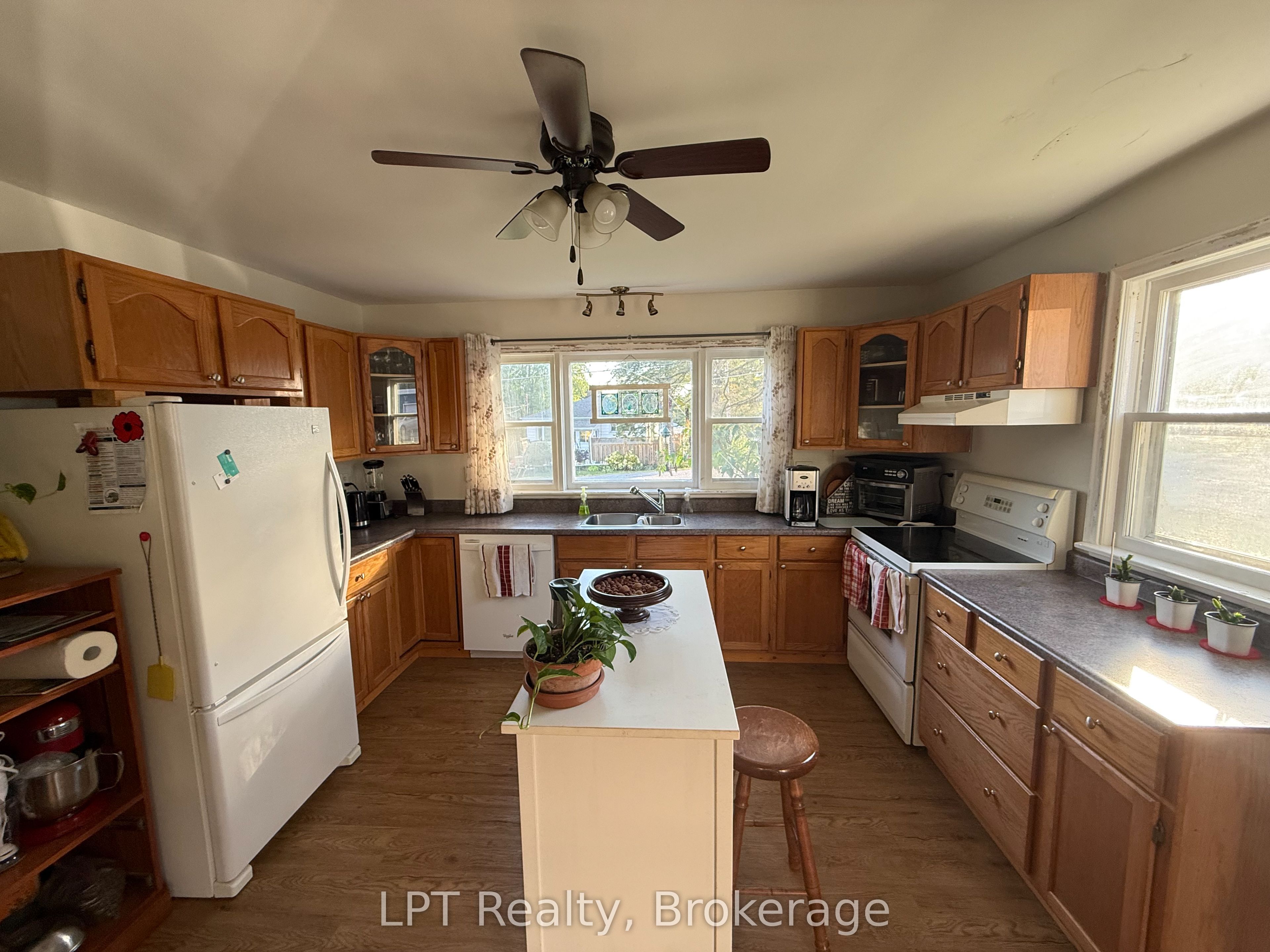 22 Third Street N, Prince Edward County 2